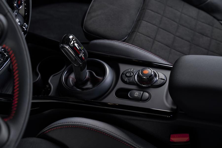 Детали интерьера Mini John Cooper Works Clubman (F54) 2019 года  (WW) (фото 13 из 56)